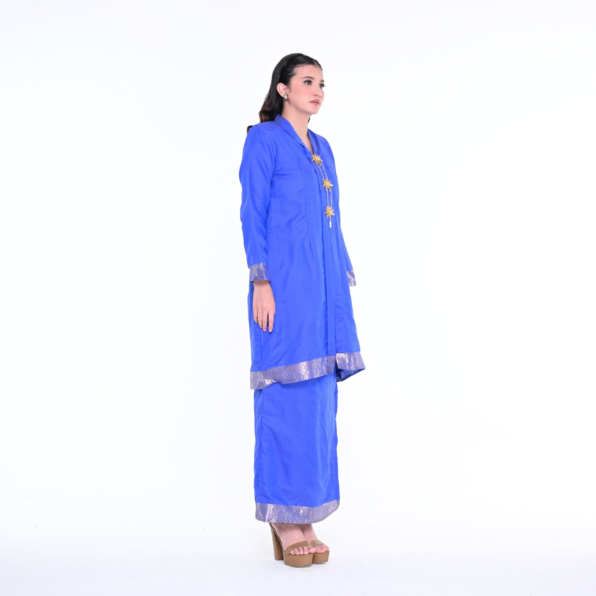 Kebaya Tok Border Blue