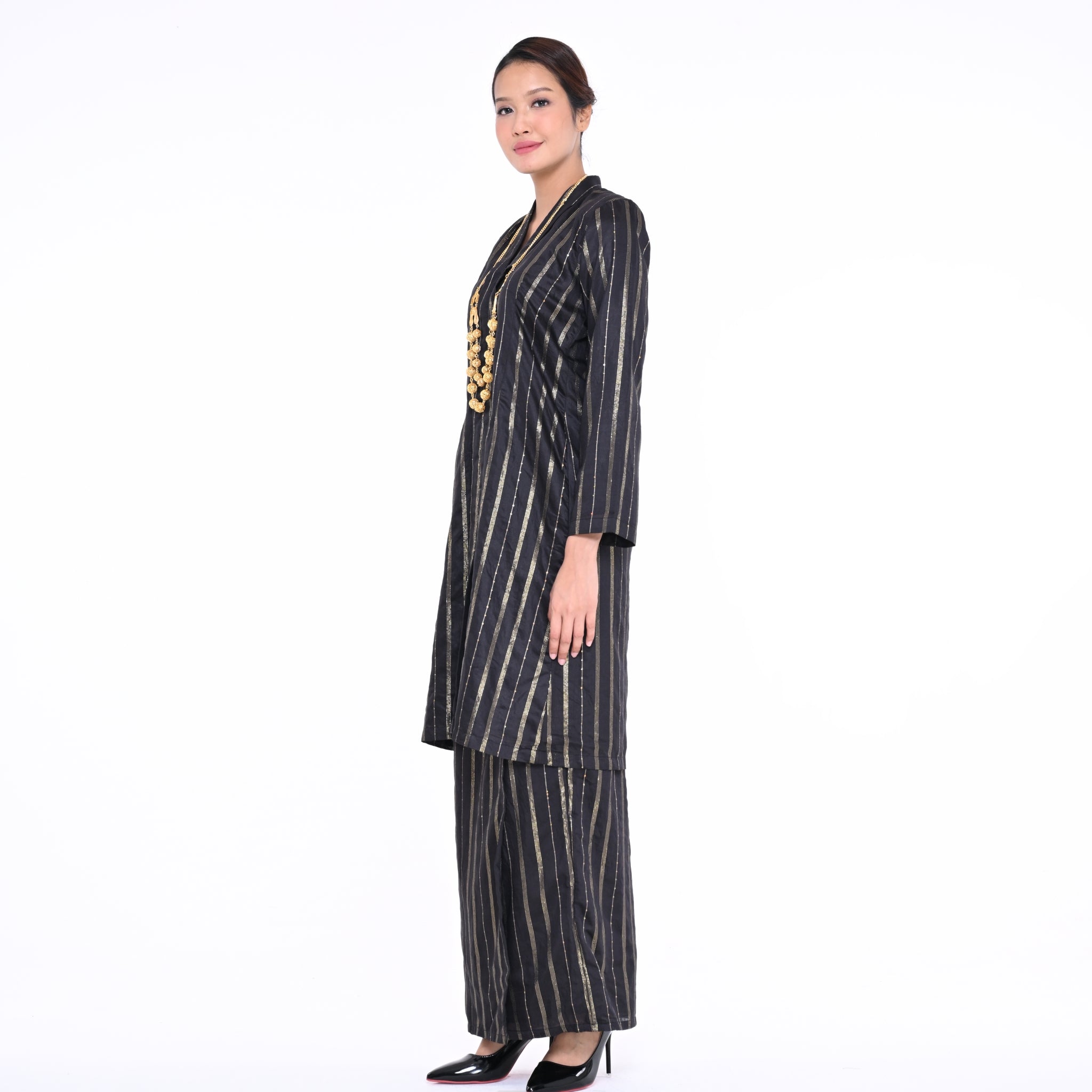 Kebaya Tok Jalur Black