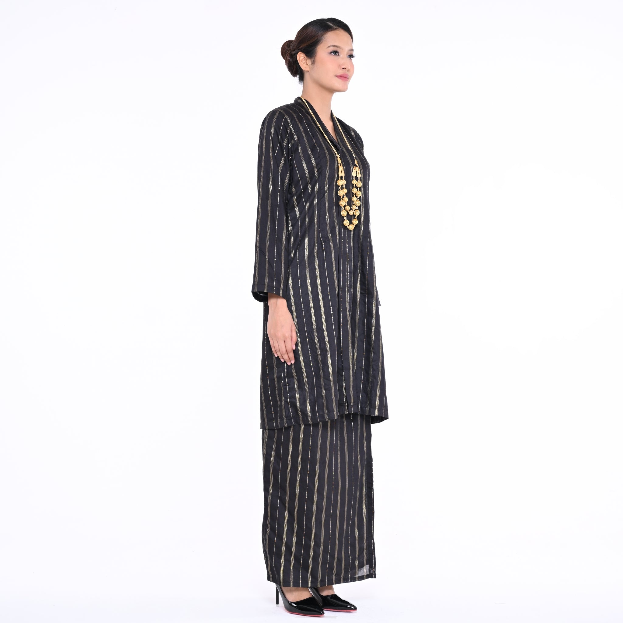 Kebaya Tok Jalur Black