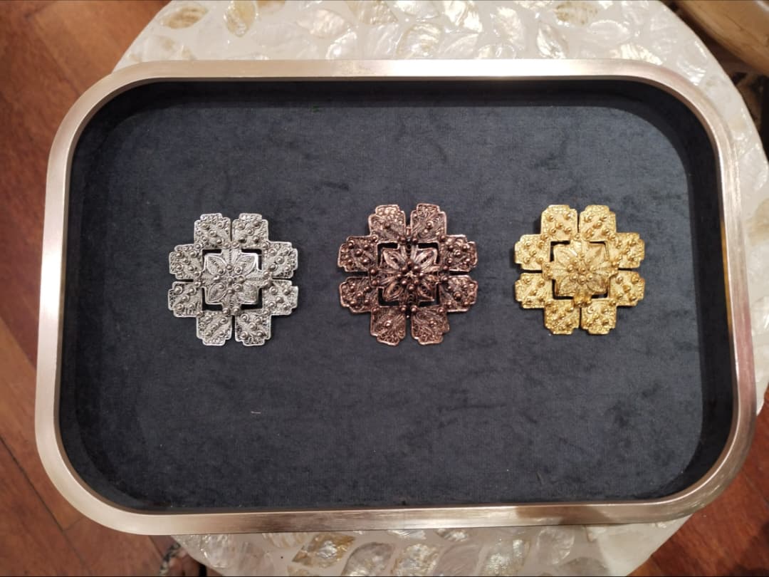 Brooch Klasik Bunga Cengkih