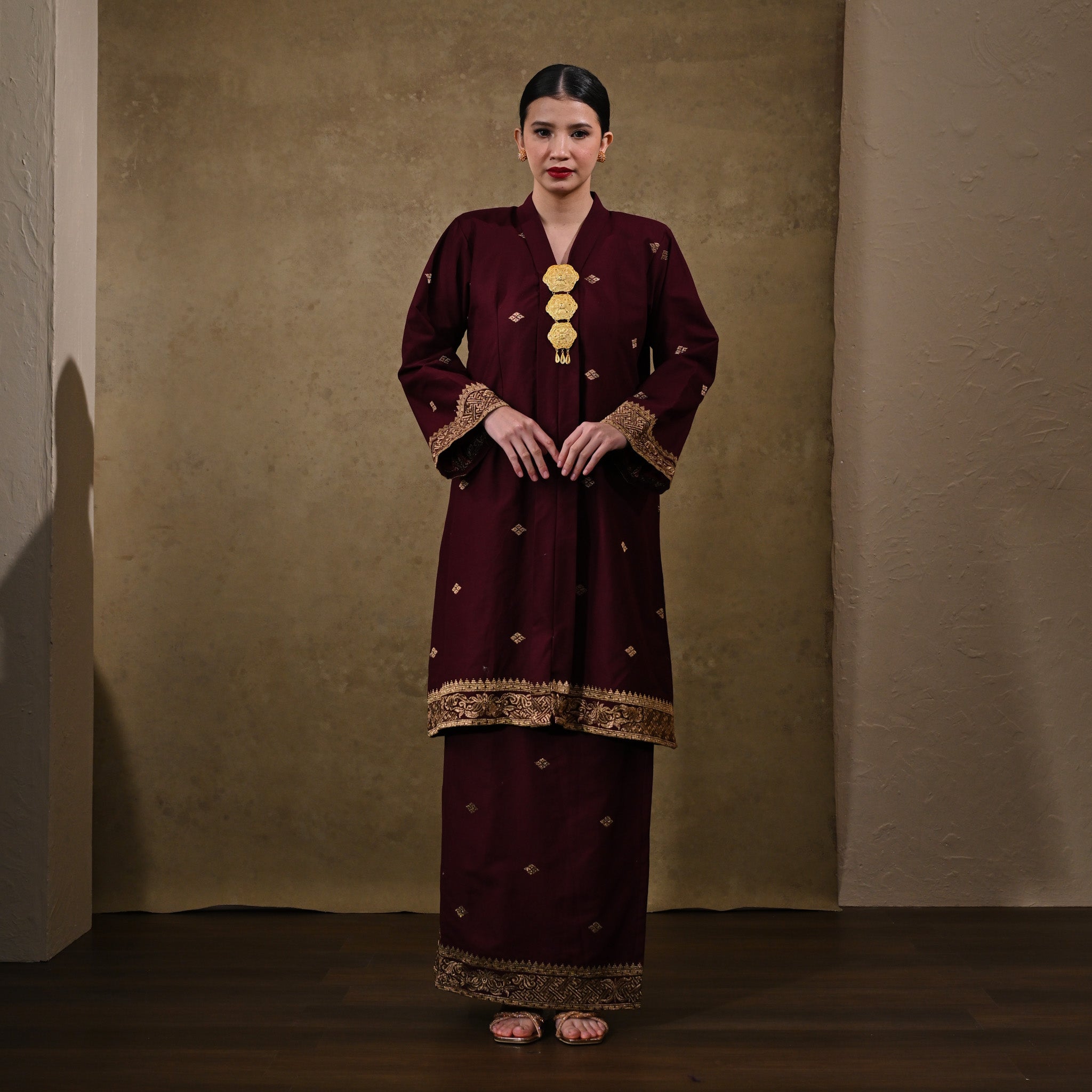 Baju Kebaya Tok Bunga Tabur Maroon