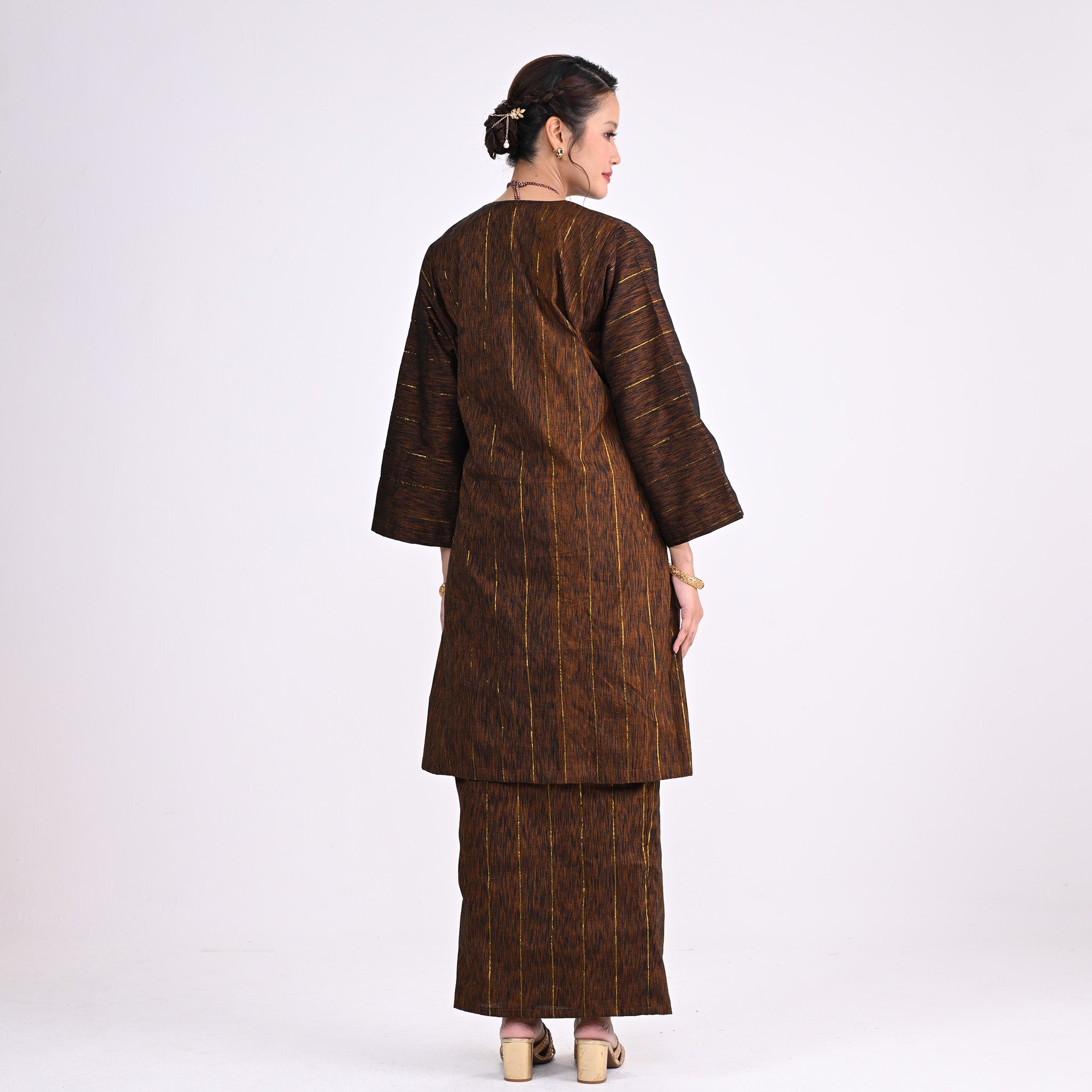 Baju Kurung Kocek Jalur Emas
