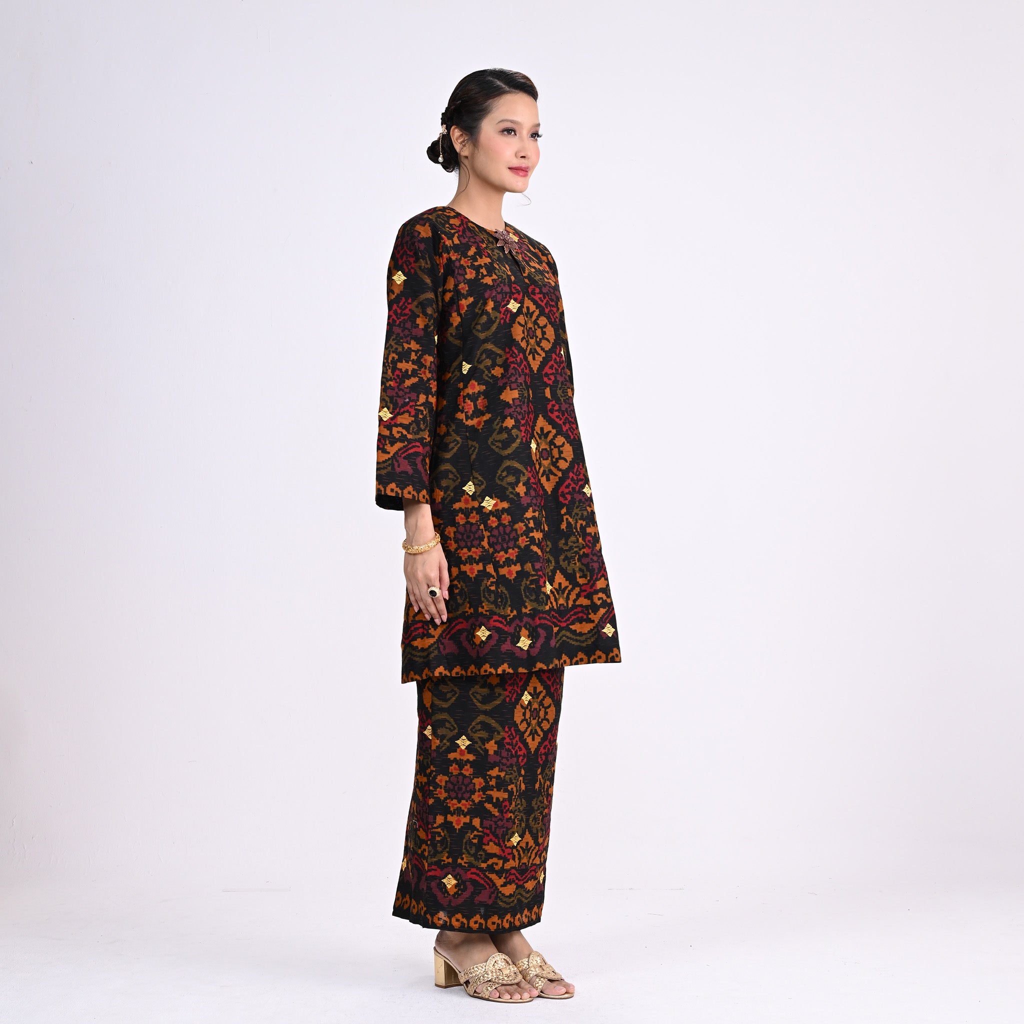 Baju Kurung Pua Sulam Black