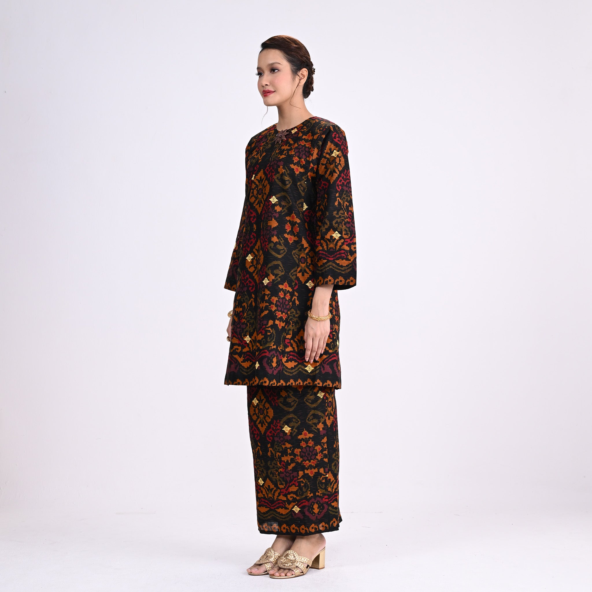 Baju Kurung Pua Sulam Black