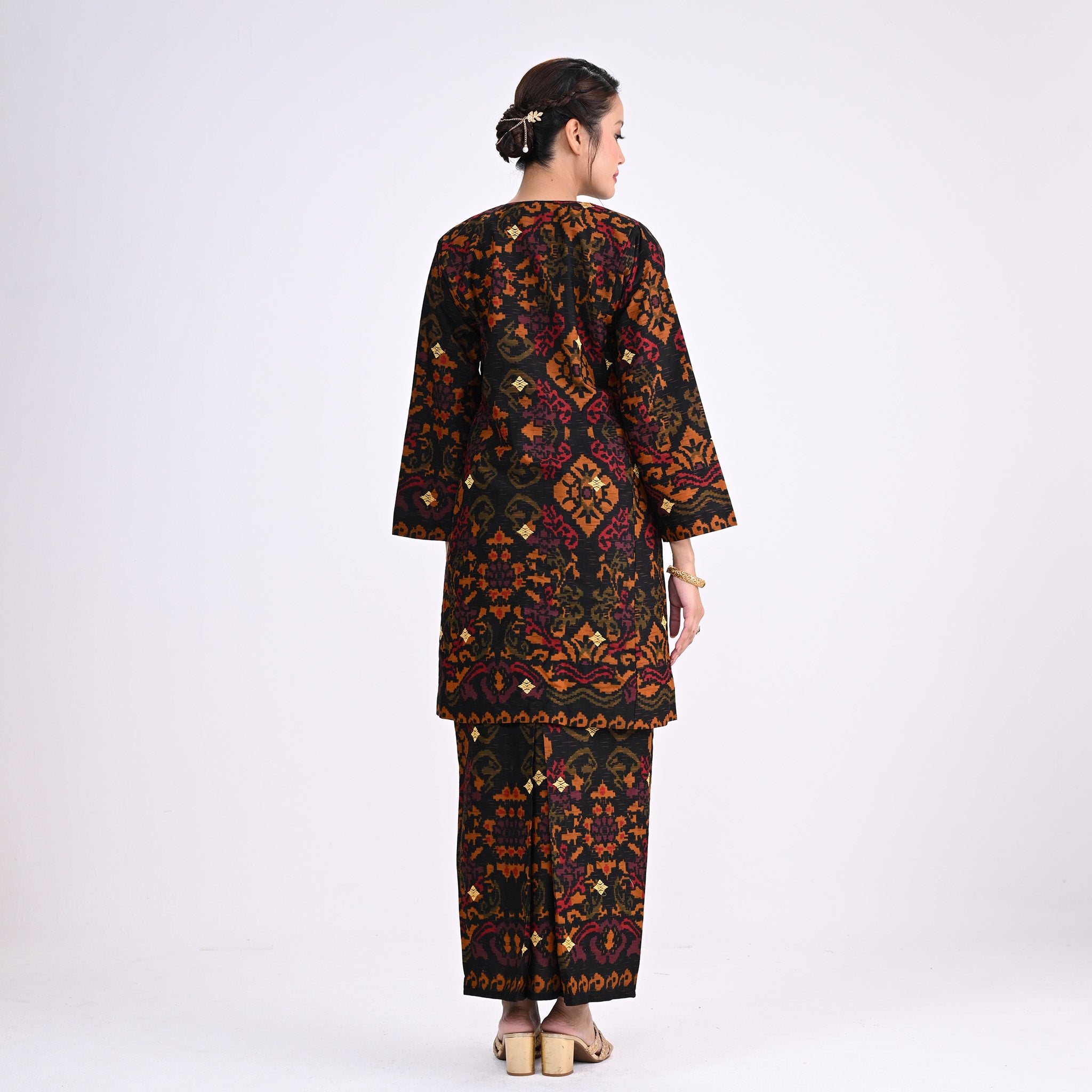 Baju Kurung Pua Sulam Black