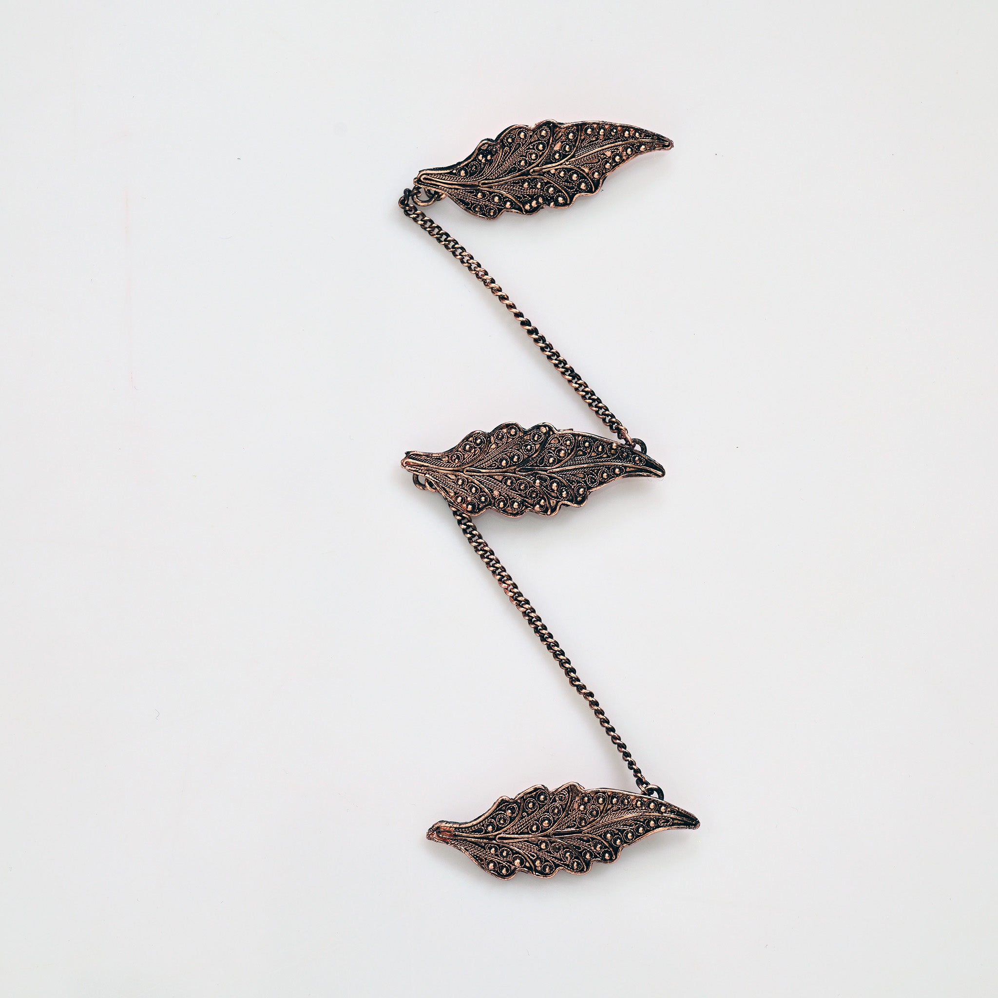 Brooch Dedaun Berantai