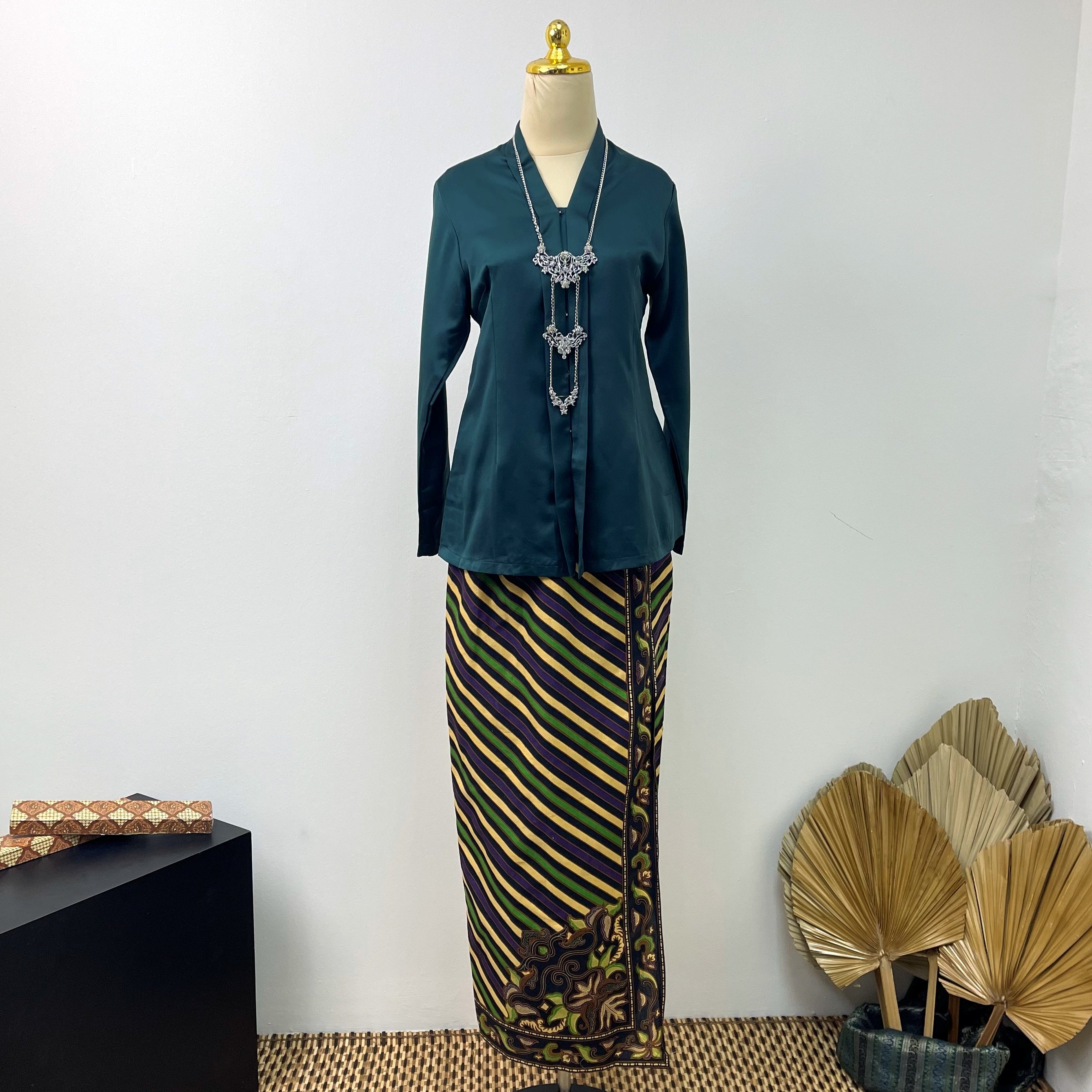 Kebaya Satin Batik Green – POYA - Main Image