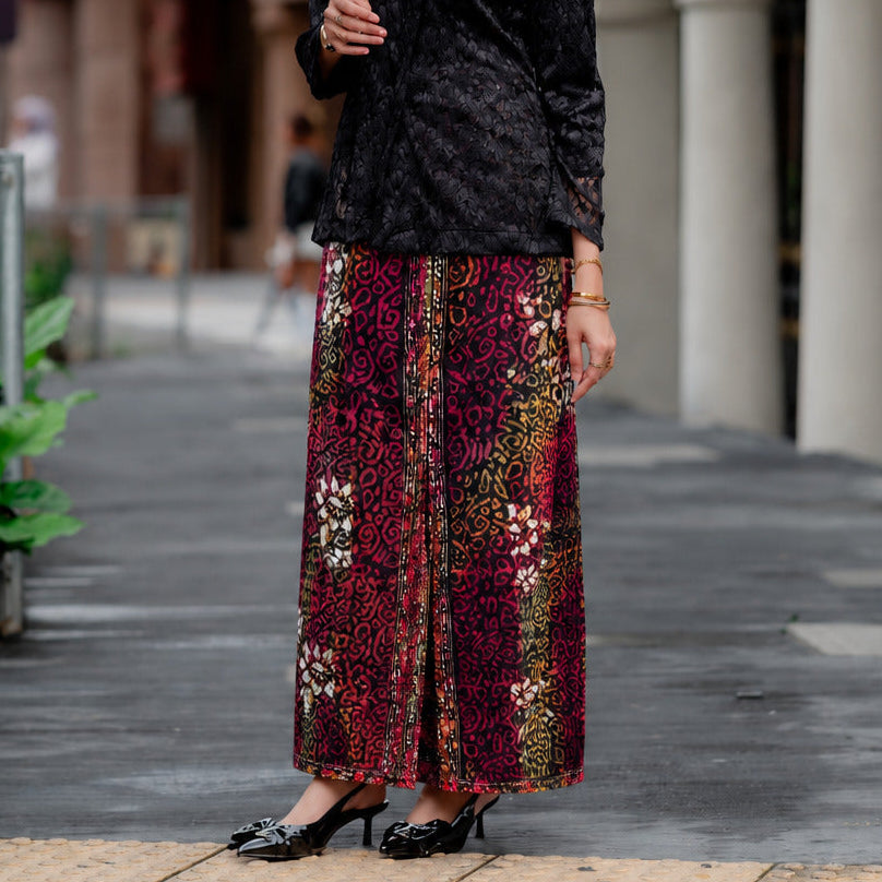 Black Azalea Batik Skirt Spiral (L)
