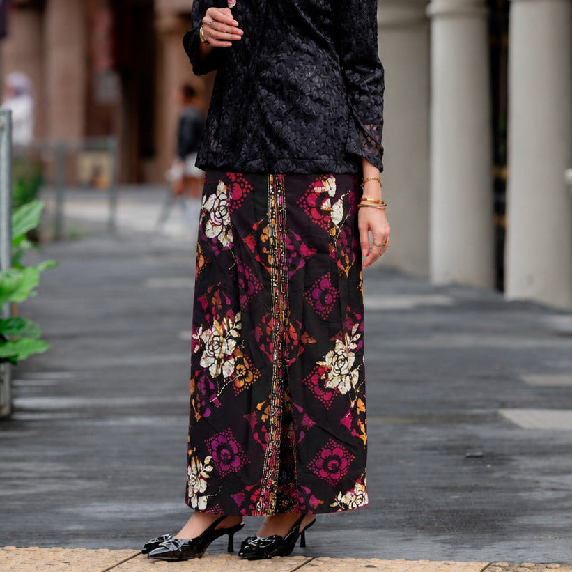 Black Azalea Batik Skirt BM( M)