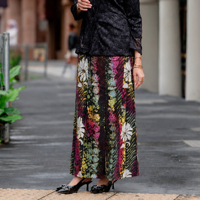 Black Azalea Batik Skirt Pelangi (L)