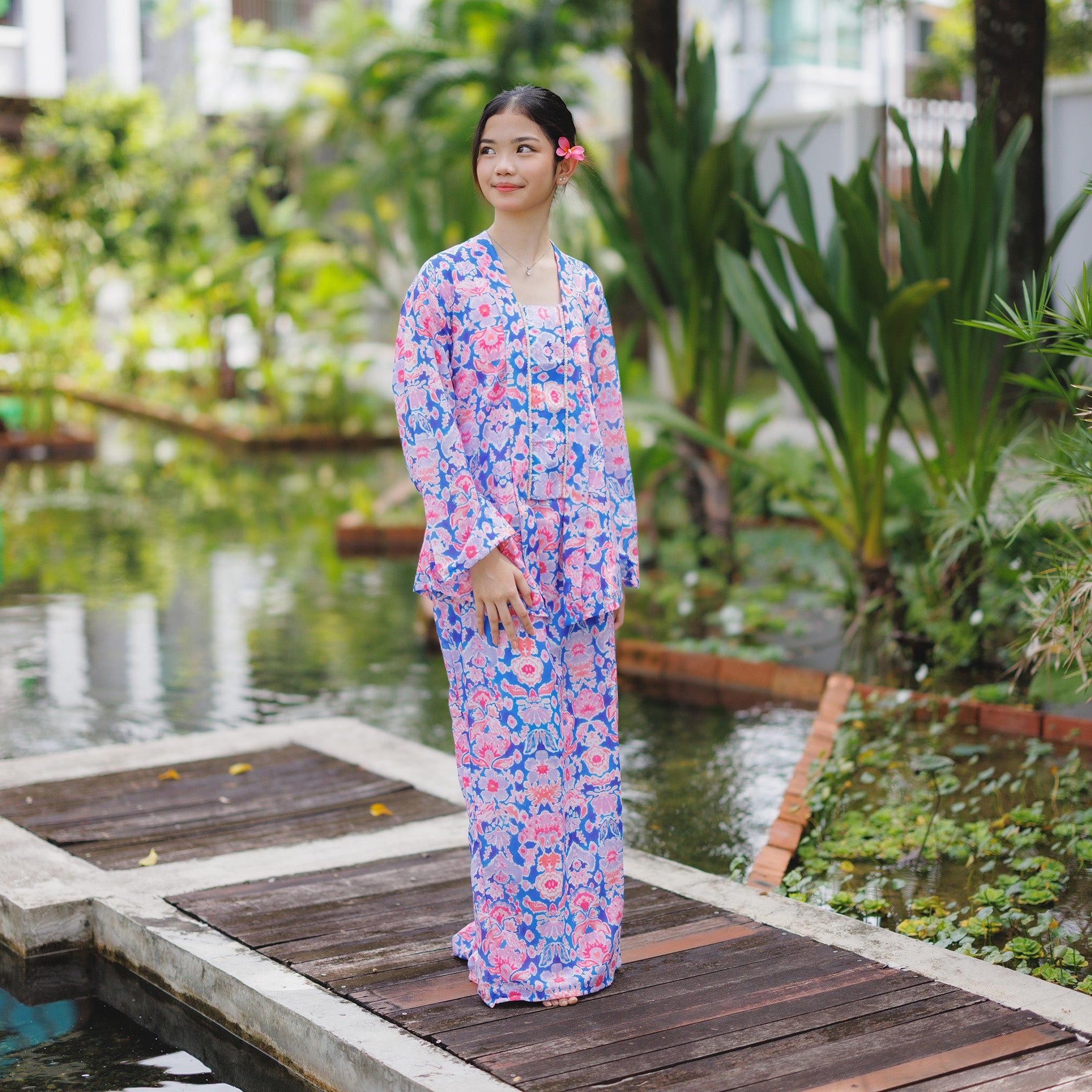 Kebaya Kota Bharu Kaseh - Girls in Blue Ocean